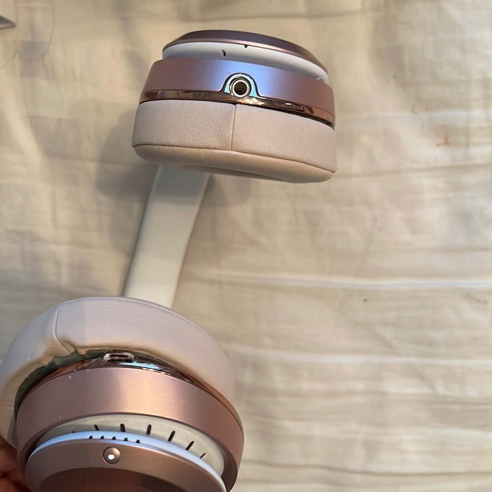 Beats solo 3 wireless special edition rose gold headphones •READ DESCRIPTION• - Picture 5 of 16
